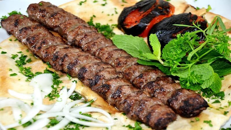  کبابی متخلفی که با سیرابی، کباب درست می کند+ عکس 