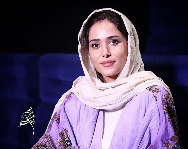تیپ متفاوت پریناز ایزدیار در اکران یک فیلم/تصاویر