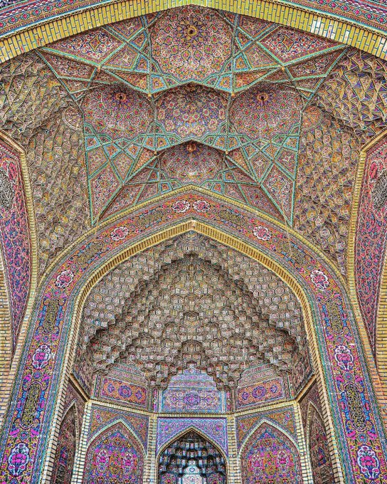 تزئینات ایوان شمالی مسجد نصیرالملک شیراز+عکس