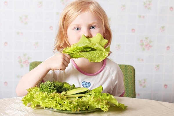 چرا خوردن کاهو برای کودکان مفید است؟