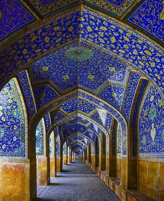 شاهکار کاشی کاری و توازن در معماری  مسجد امام اصفهان+عکس