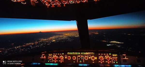 لحظه طلوع خورشید در تهران از کابین خلبان+ تصویر