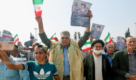 استقبال از رئیس جمهور در شهرستان "رستم" فارس + عکس