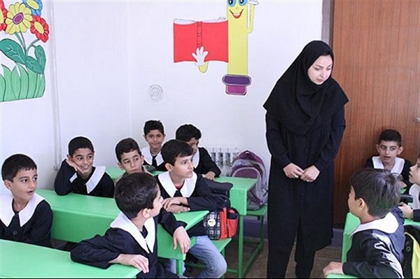 شیطنت بامزه یک کودک ایرانی سر زنگ املا سوژه شد+ تصویر
