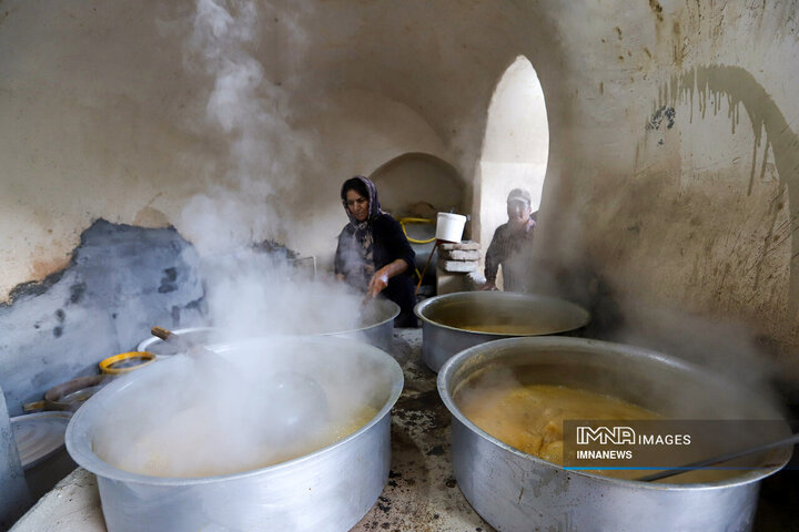  آیین شیره پزان در یک روستای تاریخی + عکس