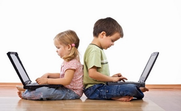 صفحه نمایش تلویزیون، موبایل و کامپیوتر با کودکان چه می کند؟