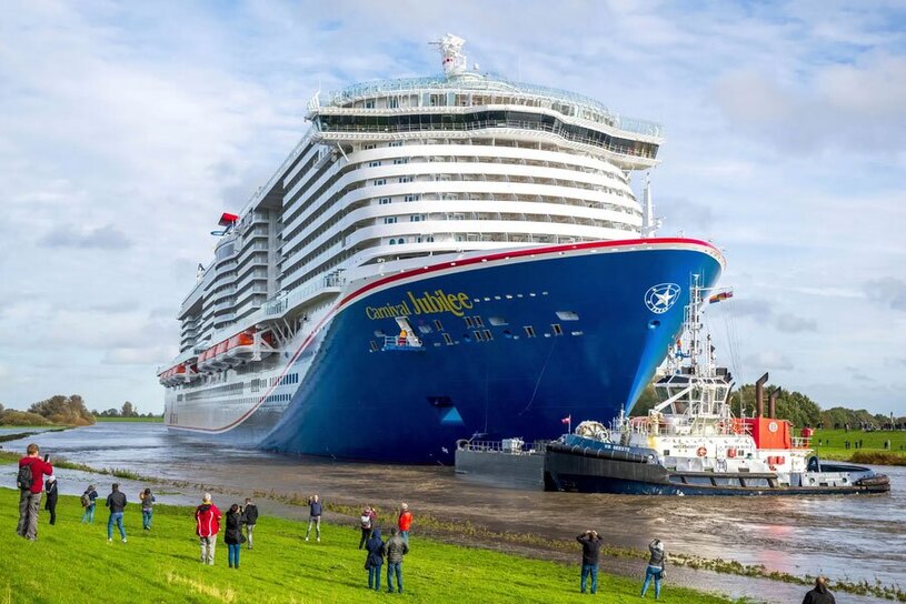 انتقال یک کشتی تفریحی بزرگ نوساز به دریای شمال + عکس