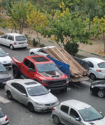 تقابل جالب نیسان آبی با وانت آمریکایی در تهران+عکس