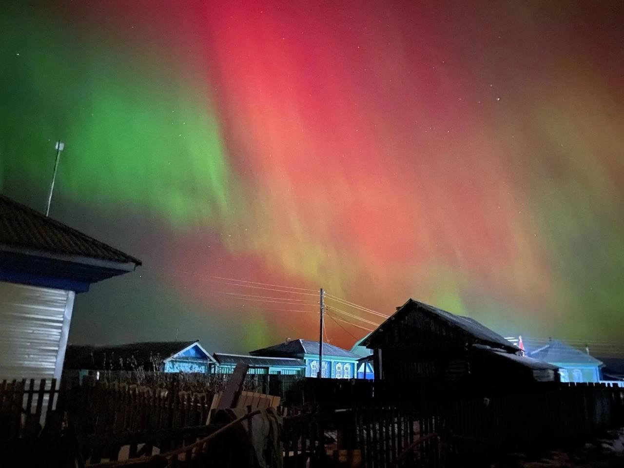 پدیده نادر و زیبای شفق قطبی در روسیه + عکس