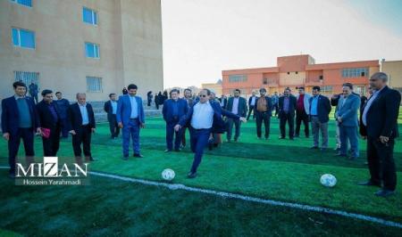 یک عکس جالب از پا به توپ شدن رئیس دانشگاه تهران