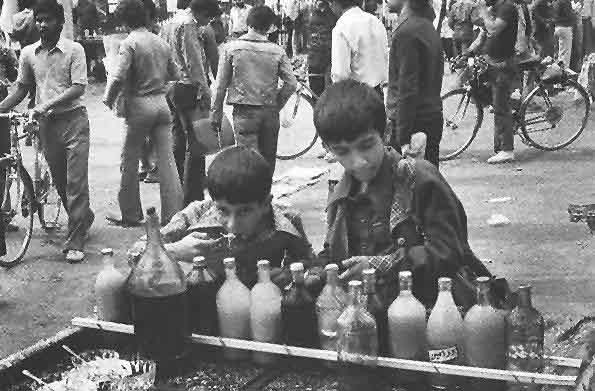 فالوده فروش دوره گرد در تهران قدیم  + عکس