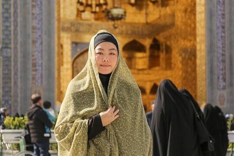 تصاویری از زن جوان تایلندی که در حرم امام رضا(ع) به دین اسلام در آمد