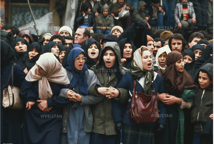 چند زن در  تظاهراتِ مقابل لانه جاسوسی +عکس