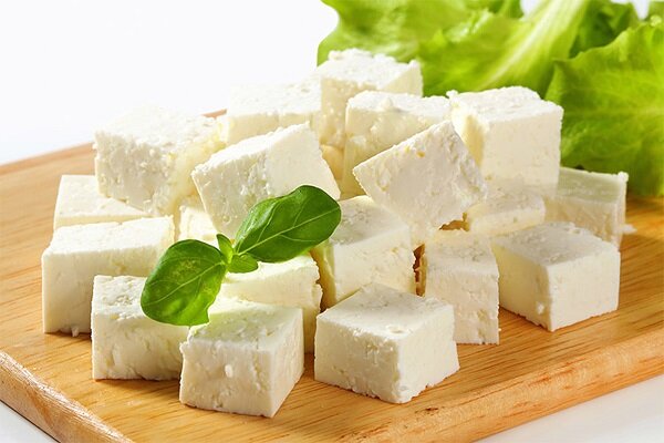 خوردن مداوم پنیر چه بلایی سر بدن می‌آورد؟