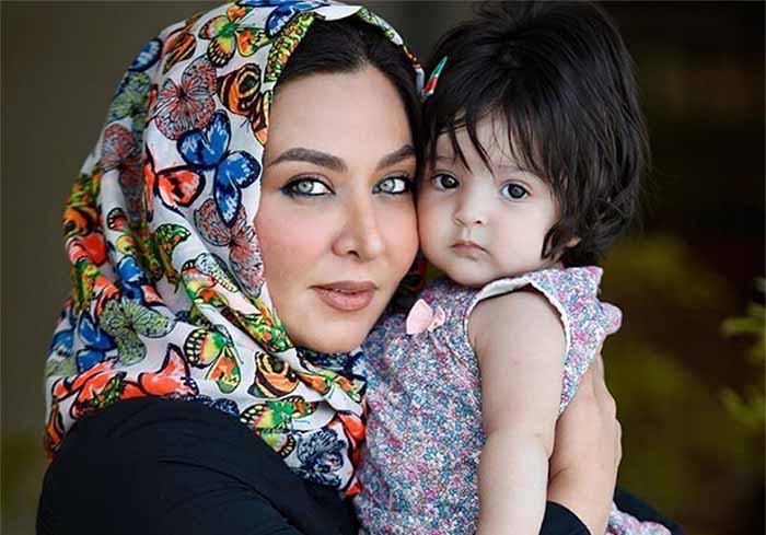تصویری از خانم بازیگر به همراه دختر زیبایش + عکس