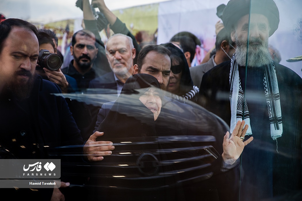 واکنش تلخ همسر «شهید فخری زاده» هنگام مشاهده خودروی تیرباران شده همسرش + عکس