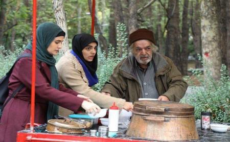 آش فروشی حمید لولایی در پارک لاله! + عکس