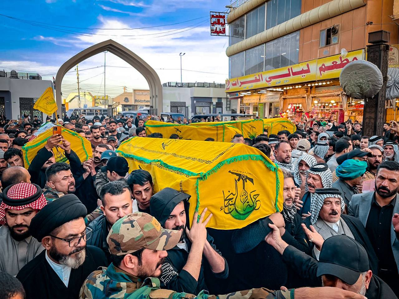 تشییع باشکوه  پیکر شهدای مقاومت اسلامی عراق در شهر نجف اشرف +عکس