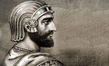 کشف حلقه طلایی و زیبای کوروش کبیر در روسیه که تصویر خودش روی آن حک شده