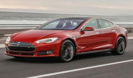 تصاویری از یک ماشین تسلا مدل S که به کارکرد ۱.۹ میلیون کیلومتر رسیده است 