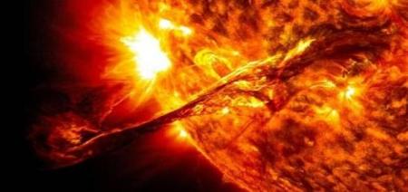 پیدا شدن حفره ای 60 برابر زمین در سطح خورشید+ تصاویر