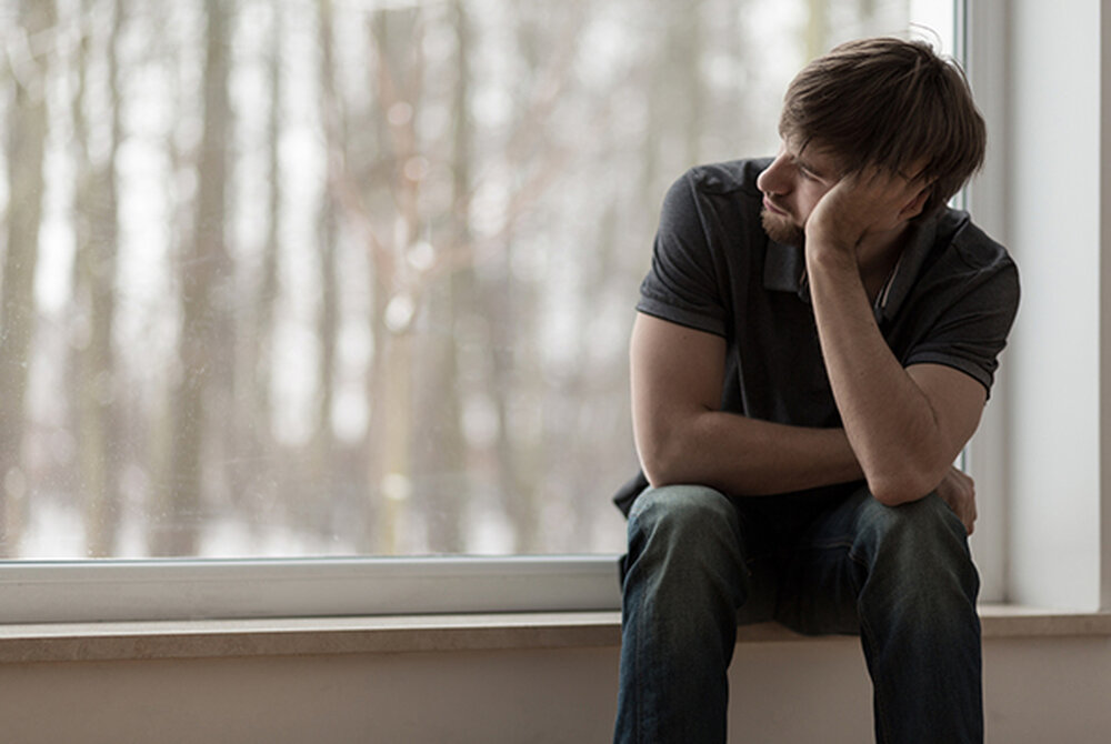تفاوت‌های افسردگی و غم + چه زمانی به پزشک مراجعه کنیم