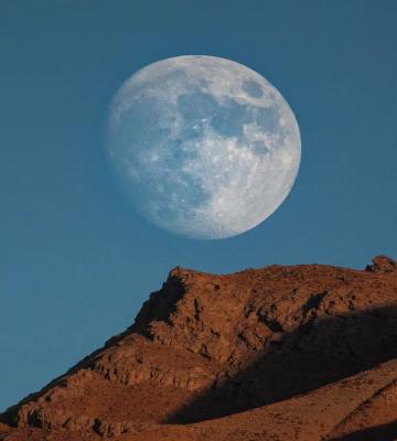 تصویر مسحورکننده از ماه کامل در برغان +عکس