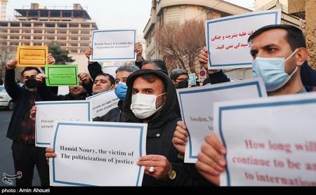 تجمع اعتراضی علیه حکم حمید نوری مقابل سفارت سوئد + عکس