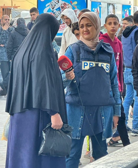 گریه‌های یک خبرنگار زن در غزه بعد از دیدن جنایت صهیونیست‌ها+عکس