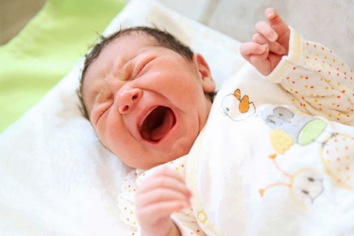 دلیل بی خوابی نوزادان چیست؟