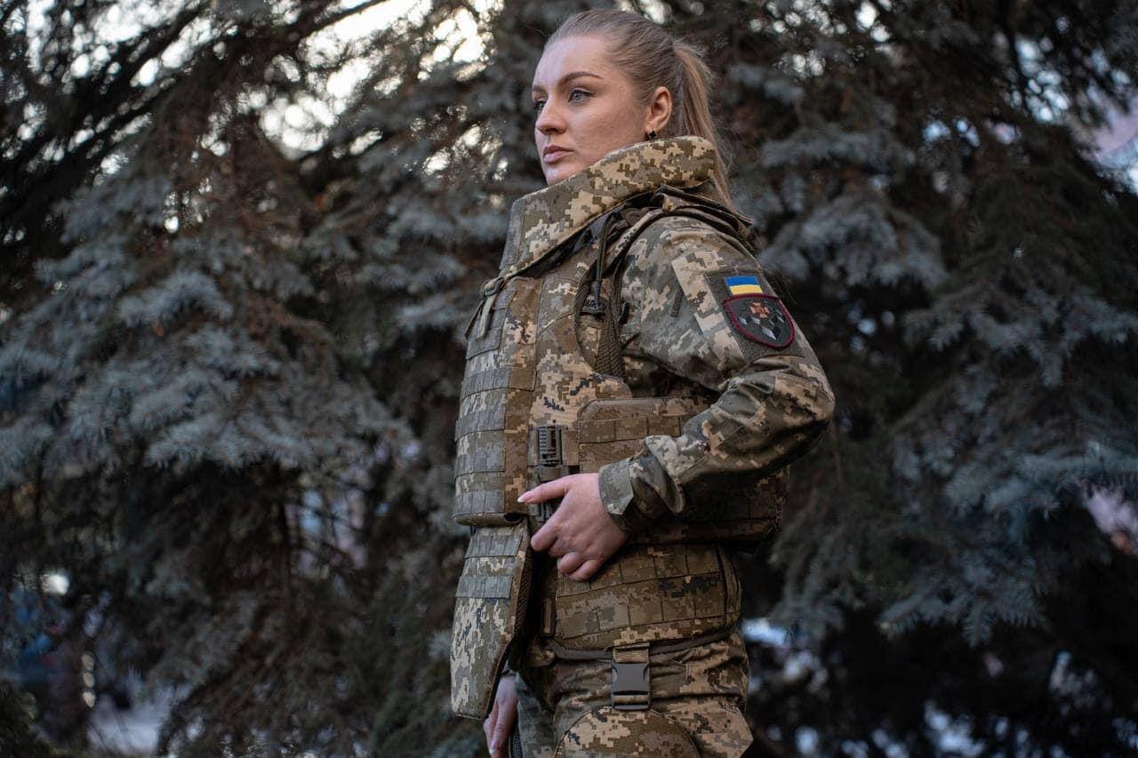 سربازان زن اوکرانی جلیقه‌های جدید پوشیدند+عکس