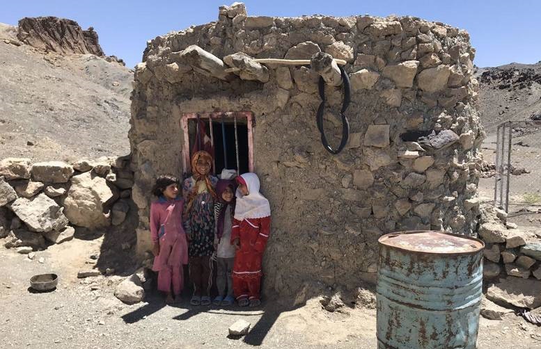 روستایی که کودکان در آن هر سه ماه یکبار حمام می‌روند +عکس 