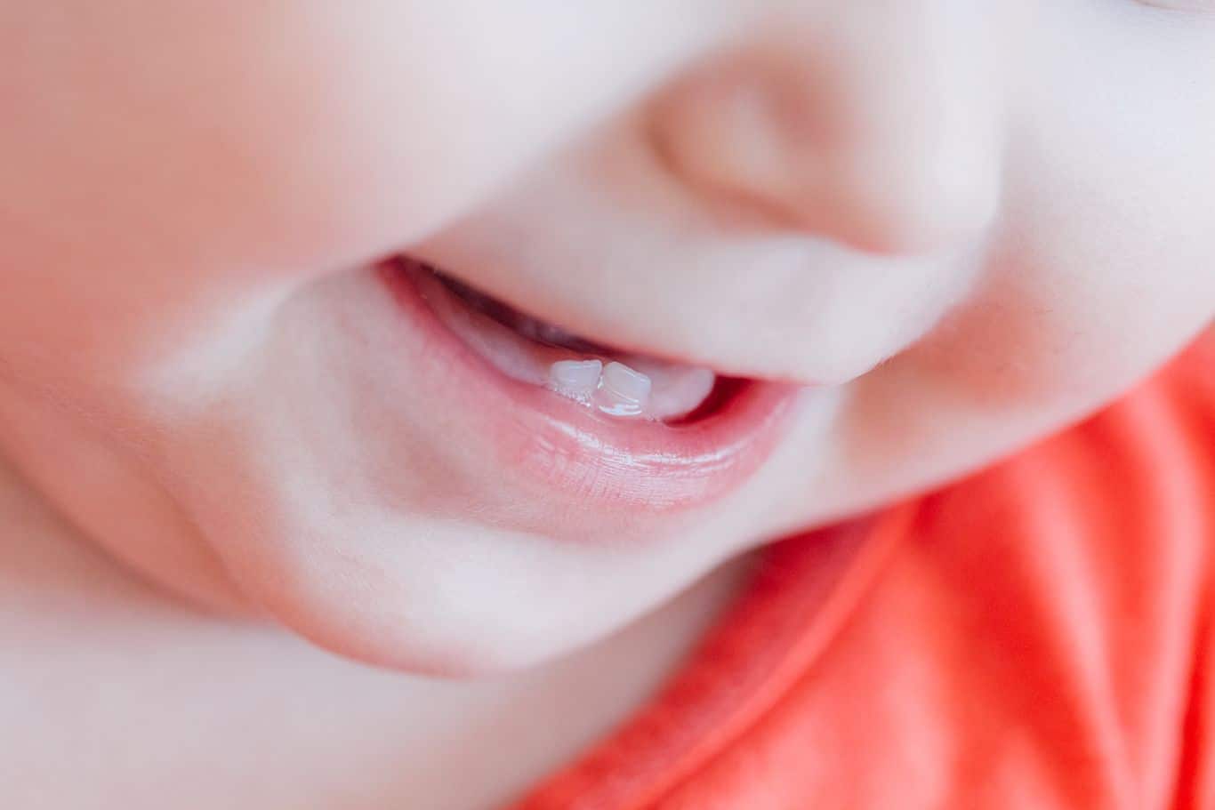 چگونه به ردیف درآمدن دندان‌های فرزندتان کمک کنید؟