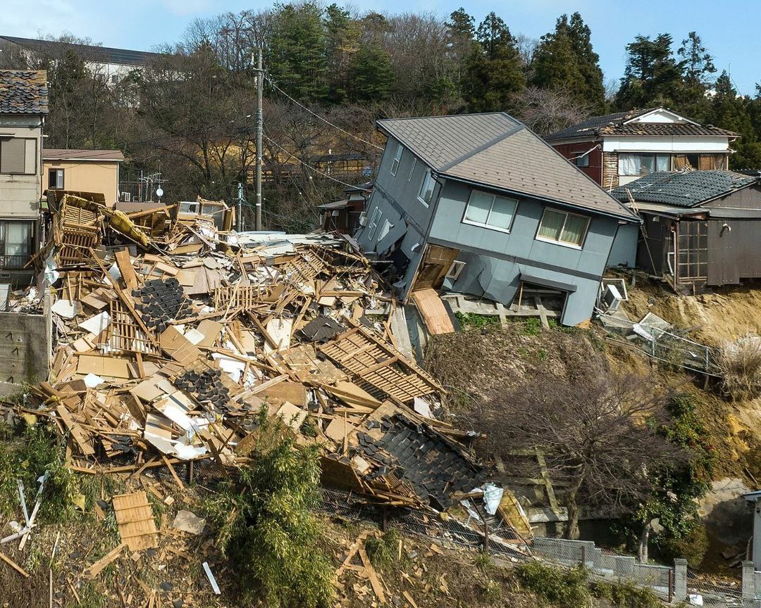 ویرانی های ناشی از زمین لرزه پرقدرت ژاپن + عکس