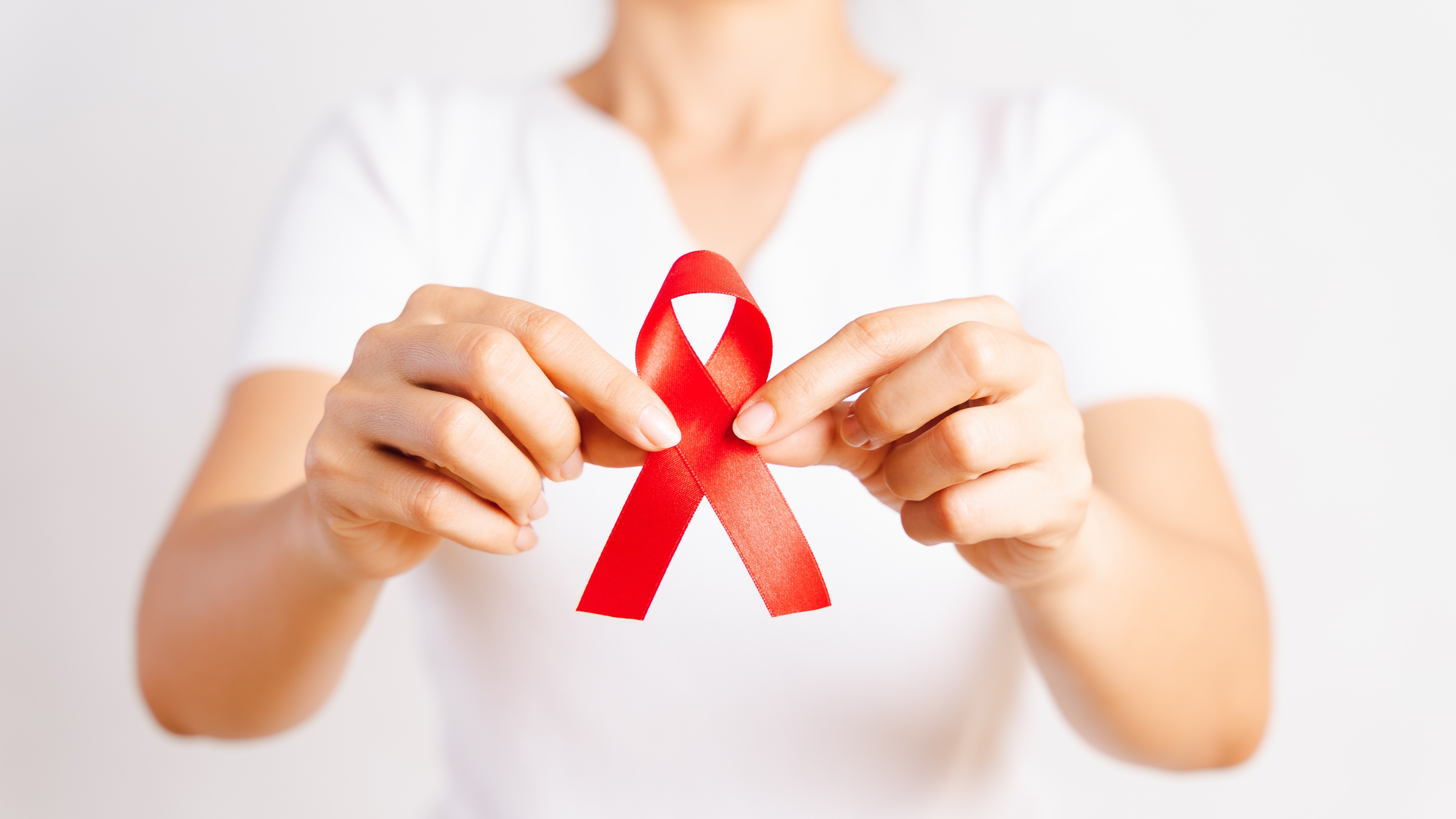 آیا ابتلا به HIV به منزله درگیری با بیماری ایدز است؟