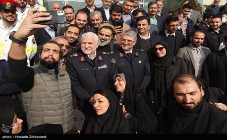 سلفی با فرمانده پلیس راهور جدید و قدیمی+عکس
