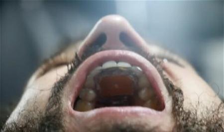 کنترل گوشی با زبان هم شدنی است+عکس