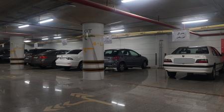  تصویر خبرساز از پارکینگ خودرو مدیران بانک مرکزی +عکس
