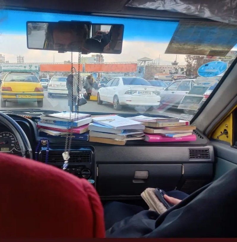 تصویر زیبایی که در داخل یک تاکسی ثبت شد+عکس