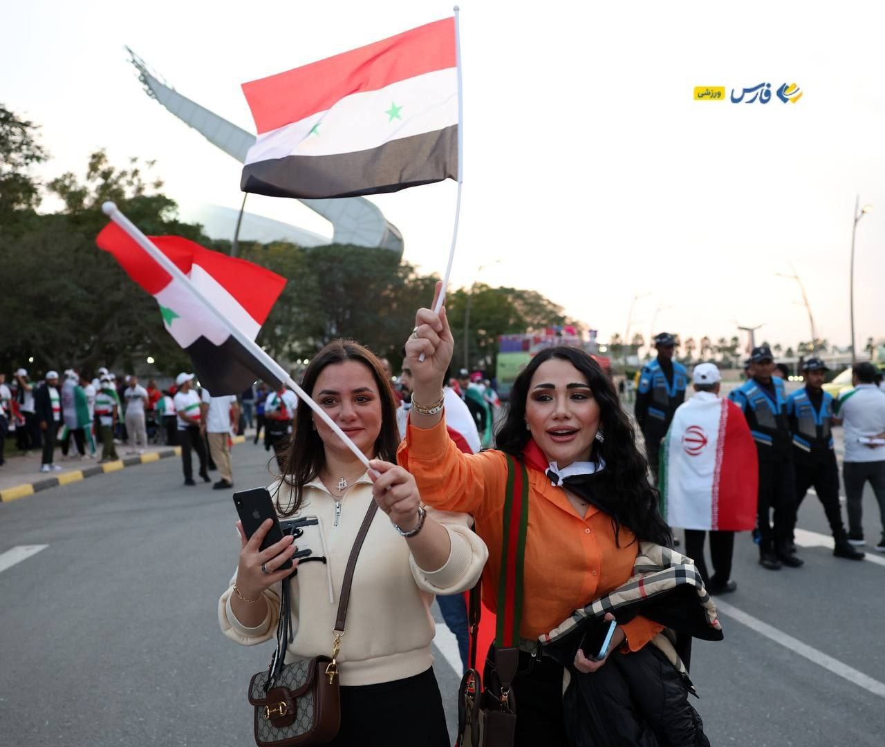 شور و هیجان بین هواداران ایران و سوریه + عکس
