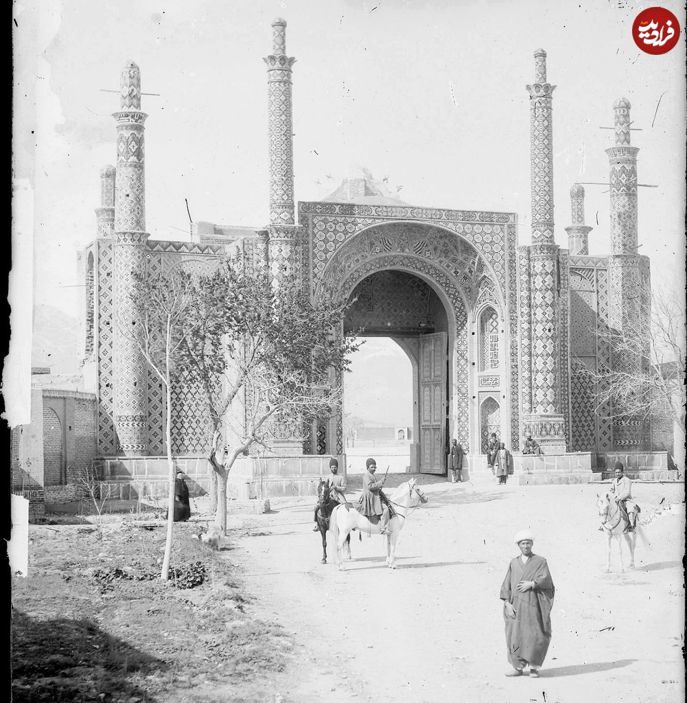تصویری از محوطه بیرونی دروازه دولت در دوره قاجار+عکس