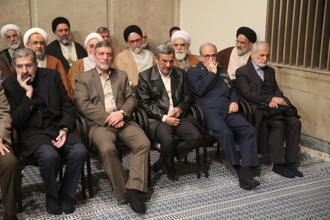 رونمایی از چهره جدید احمدی نژاد در دیدار با رهبری+عکس