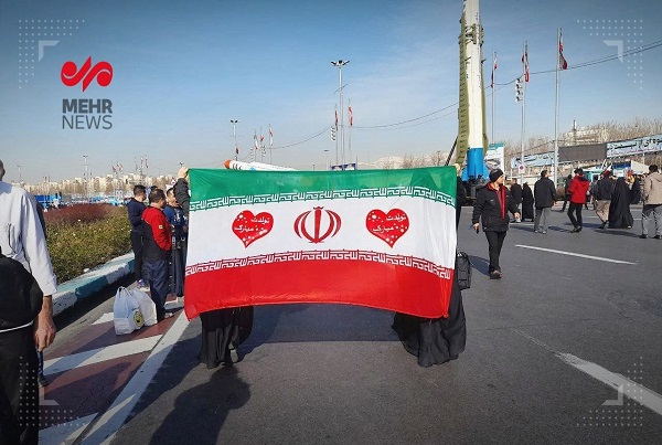 ببینید مردم با پرچم جمهوری اسلامی ایران چه کردند + تصویر