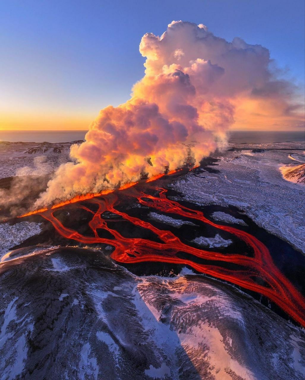 عکس‌های رنگارنگ از فوران آتشفشانی در شبه جزیره ریکیانس در ایسلند + عکس