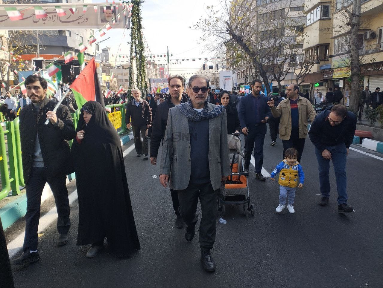 ۲ سیاستمدار معروف با عینک دودی در راهپیمایی ۲۲ بهمن+عکس