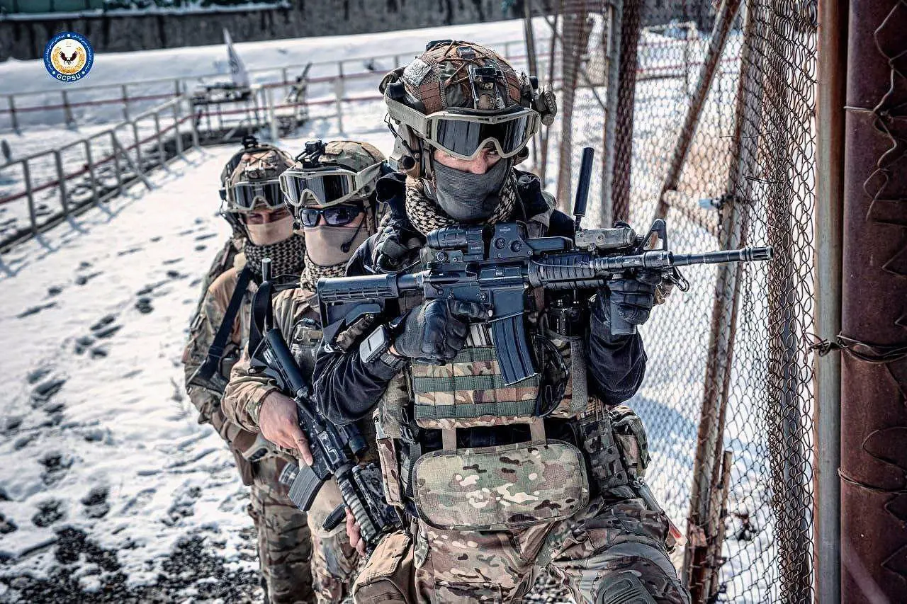تمرینات زمستانی یگان ویژه طالبان با تجهیزات پیشرفته غربی + عکس