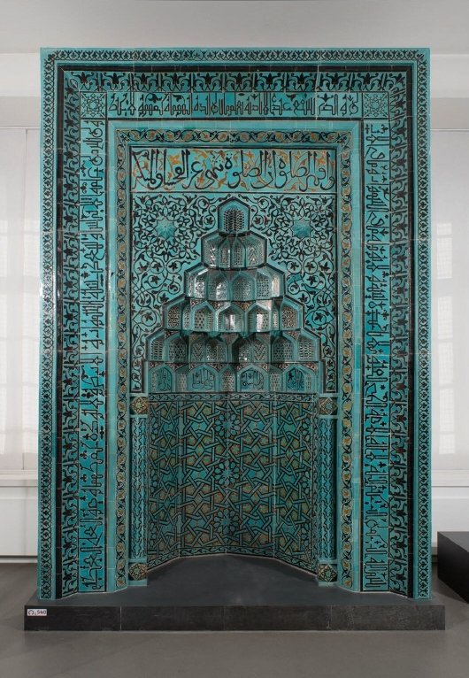 رنگ و نقش و نگار زیبای محراب مسجد حکیم بیک+عکس