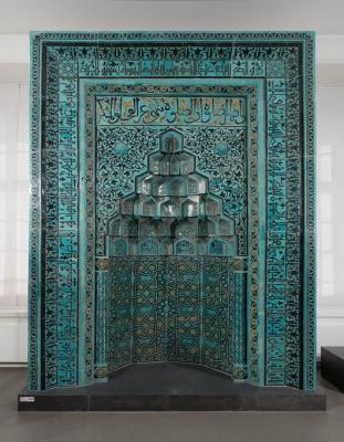 رنگ و نقش و نگار زیبای محراب مسجد حکیم بیک+عکس