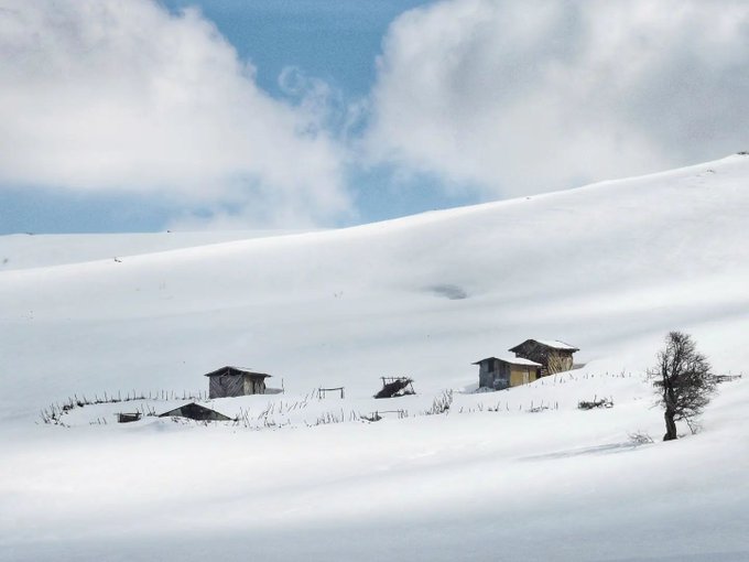تصویری از ارتفاعات گیلان که پوشیده از برف است+عکس