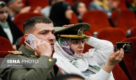 تصویر بامزه از یک زوج در مراسم ازدواج دانشجویی+عکس